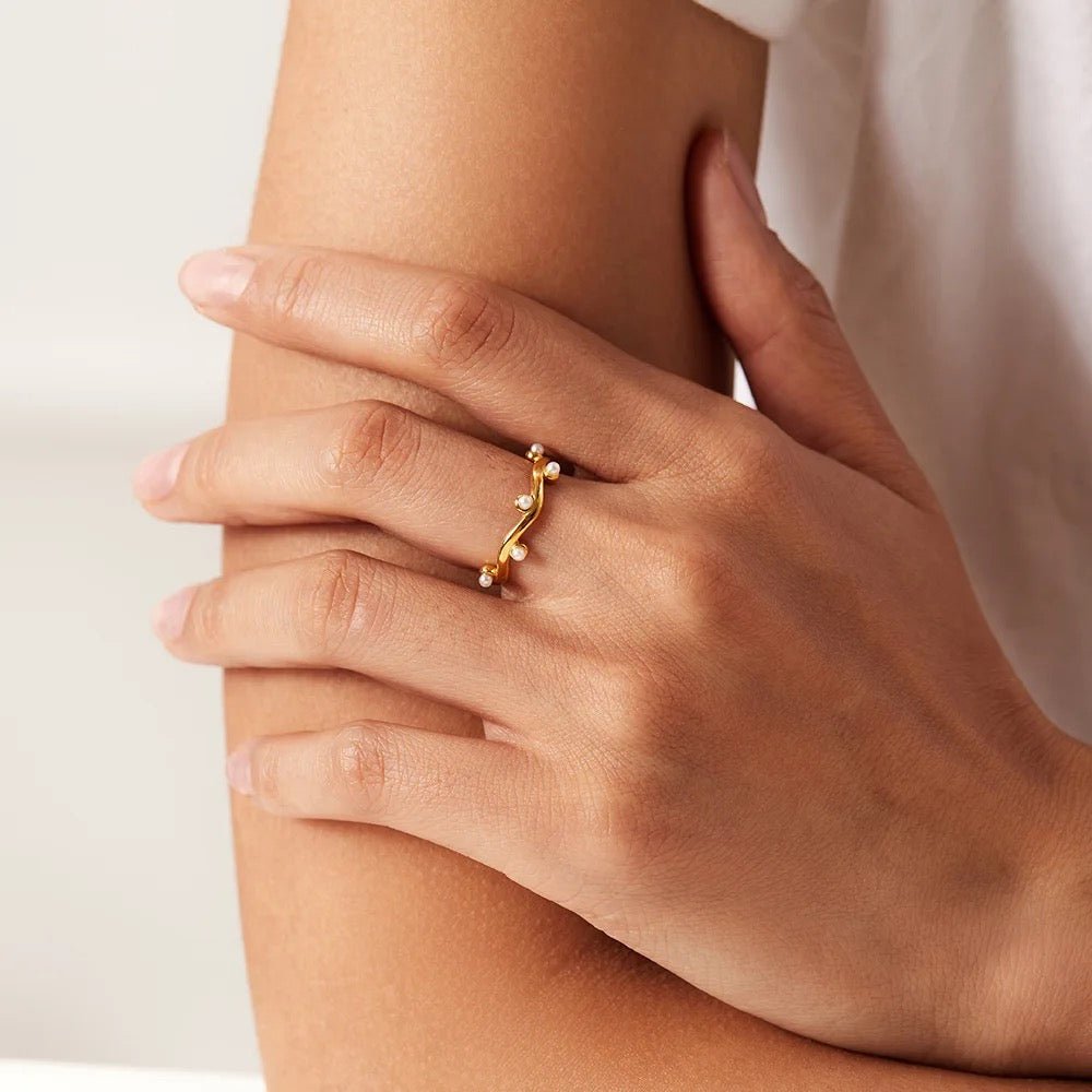 Wave of pearls justerbar ring - Ellora